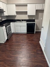 357 NW Newton Dr in Burleson, TX - Foto de edificio - Building Photo