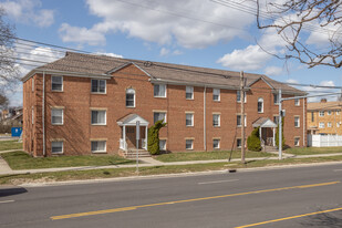 Parma Pointe Apartments