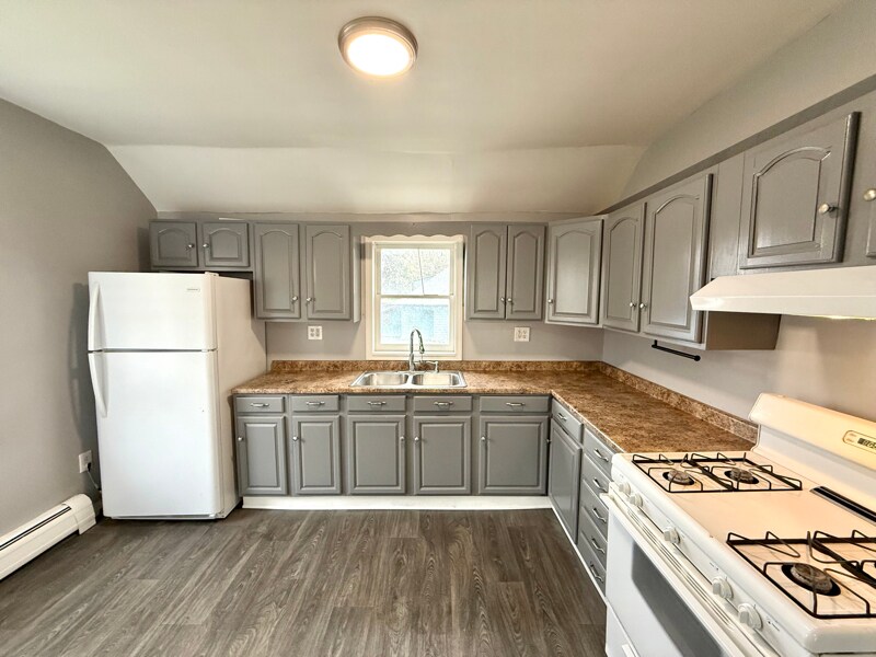 1245 19th St in Watervliet, NY - Building Photo