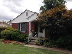 910 Garver St in Norman, OK - Building Photo