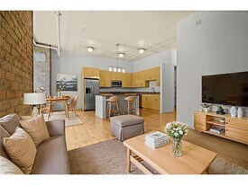 290 Market St in Minneapolis, MN - Building Photo