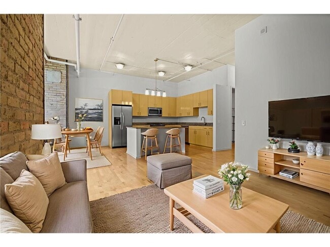 property at 290 Market St
