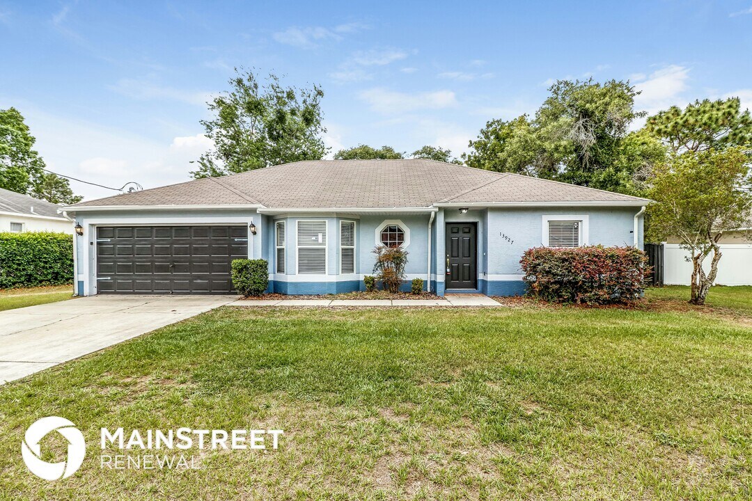 13927 Coronado Dr in Spring Hill, FL - Building Photo