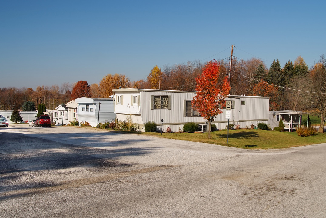 Thunderbird Terrace Mobile Home Park in East Canton, OH - Foto de edificio