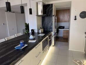 49 Briar Hollow Ln in Houston, TX - Foto de edificio - Building Photo