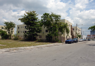 New Arena Square Apartments in Miami, FL - Building Photo - Building Photo