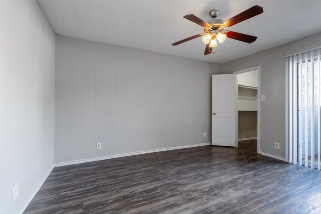 7610 Cameron Rd in Austin, TX - Building Photo - Building Photo