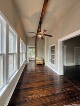 210 Eleanor Ave in San Antonio, TX - Foto de edificio - Building Photo