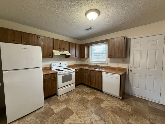 211 Appaloosa Dr in Jacksonville, NC - Building Photo - Building Photo