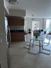 350 S Miami Ave in Miami, FL - Building Photo - Building Photo