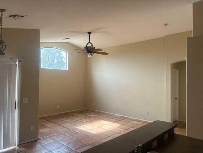 7825 W San Miguel Ave in Glendale, AZ - Foto de edificio - Building Photo