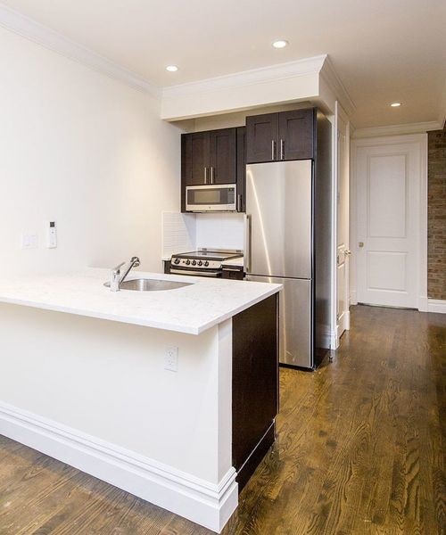 11 E 7th St-Unit -3E in New York, NY - Foto de edificio - Building Photo