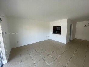 7401 SW 82nd St in Miami, FL - Building Photo - Building Photo