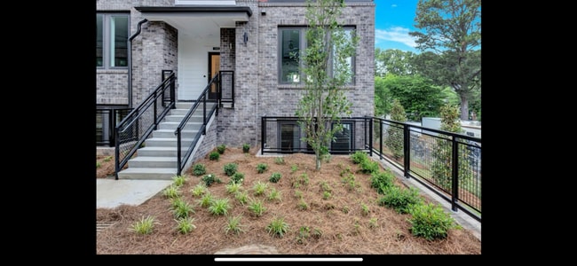 property at 400 Pratt Dr SE