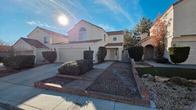 9013 Quiet Cove Way in Las Vegas, NV - Building Photo - Building Photo