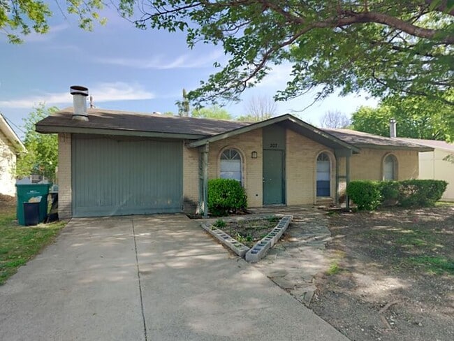 307 Halifax Ct
