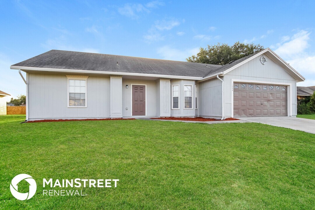 1366 Whaling Ave SE in Palm Bay, FL - Building Photo
