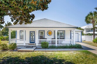 4496 Luke Ave in Destin, FL - Building Photo - Building Photo