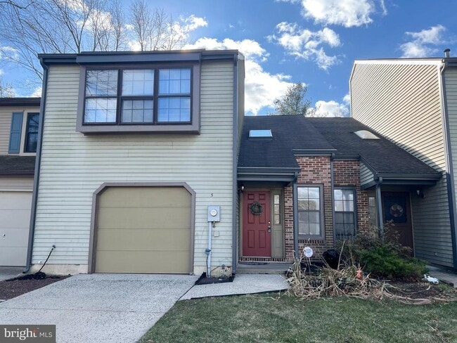 property at 5 Emily Ct