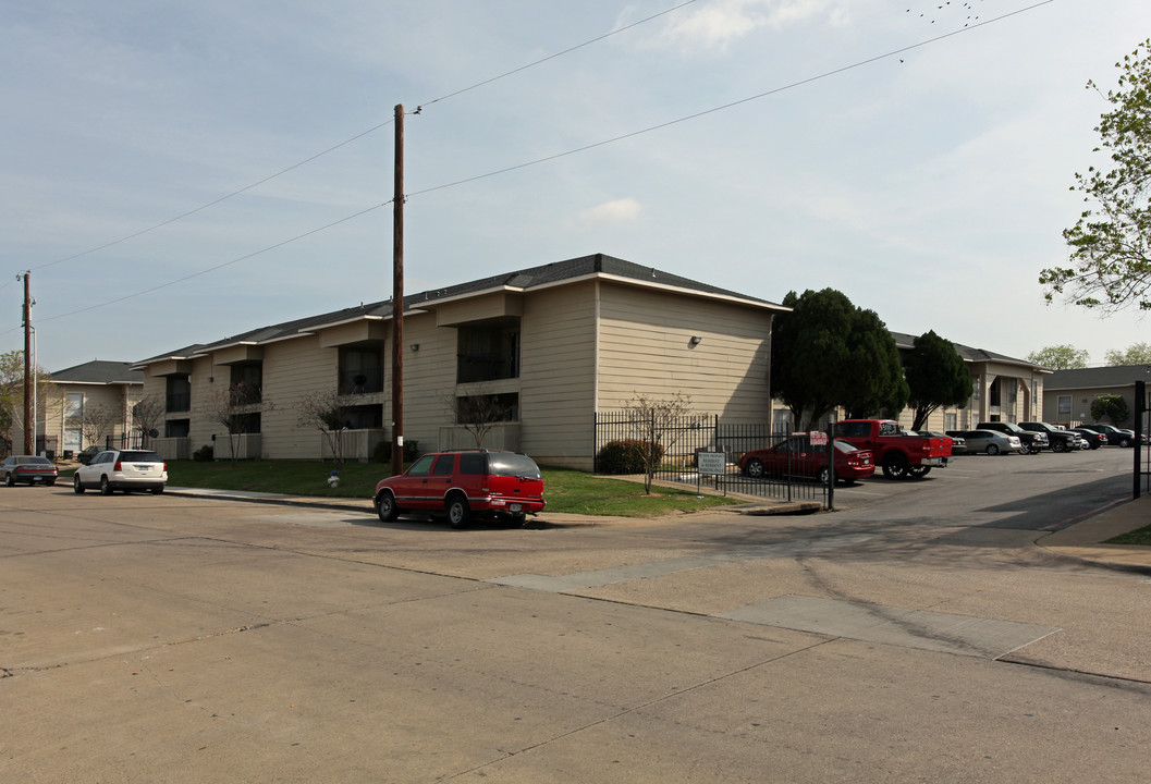 Spanish Garden Apartments in Dallas, TX - Building Photo