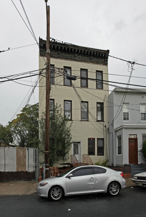 94 Neptune Ave in Jersey City, NJ - Building Photo