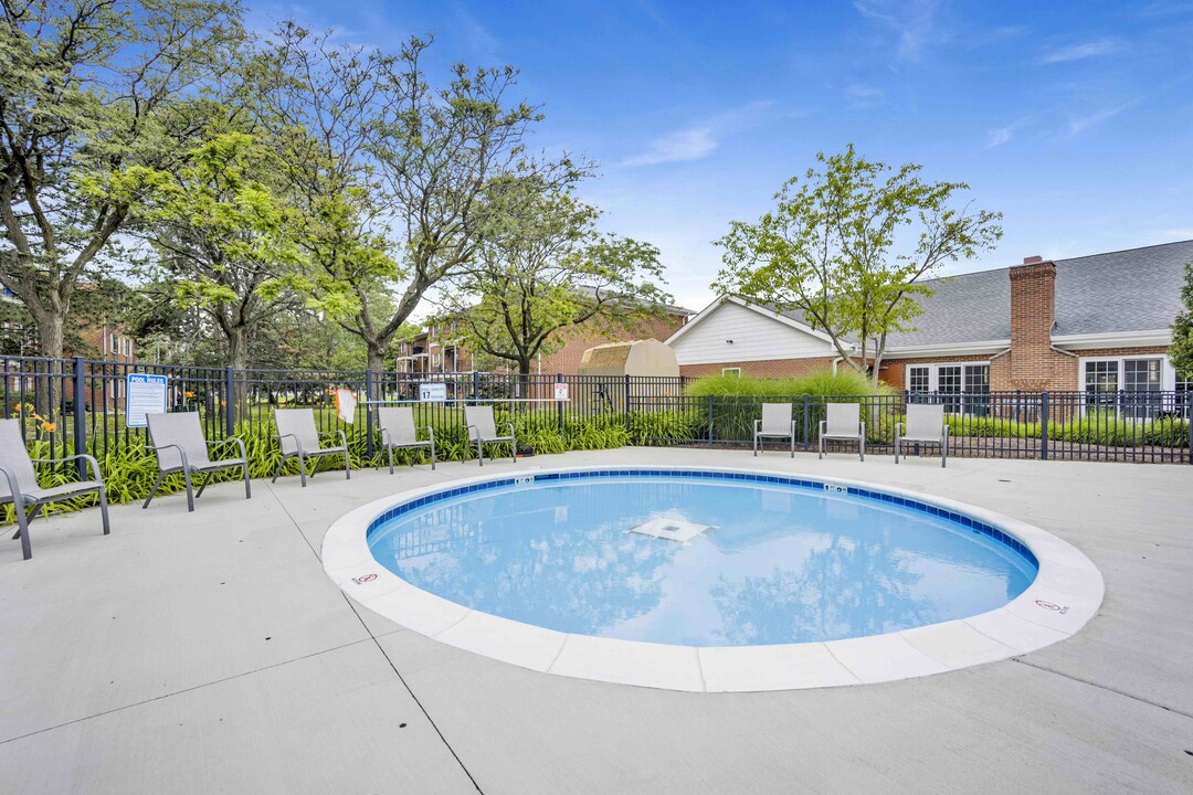 Lakehaven Apartments in Carol Stream, IL - Building Photo