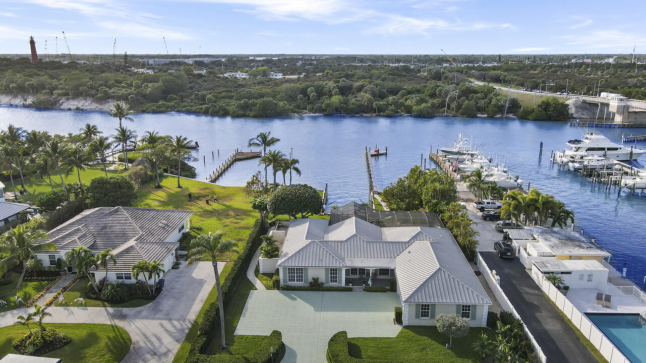 107 Lighthouse Dr in Jupiter, FL - Building Photo