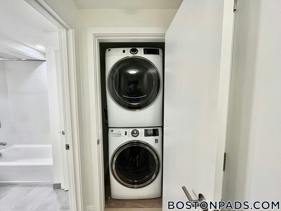 1079 Commonwealth Ave in Boston, MA - Foto de edificio