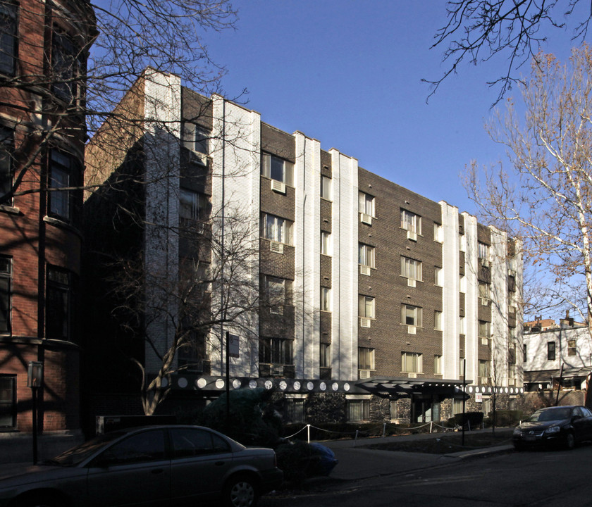 Pine Grove in Chicago, IL - Foto de edificio