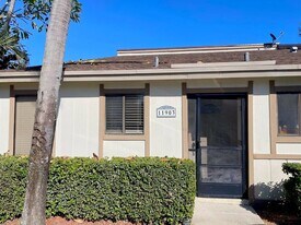 11903 Sturbridge Ln in Wellington, FL - Building Photo