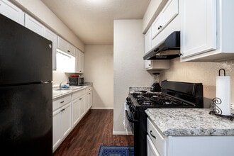 Bryant Manor in Kansas City, KS - Building Photo - Interior Photo