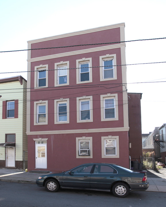 236 John St in Elizabeth, NJ - Building Photo