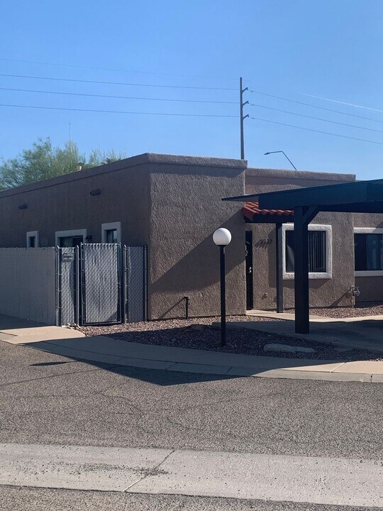 9112 E Esperanza Dr in Tucson, AZ - Building Photo