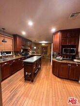 5416 Morella Ave in Los Angeles, CA - Building Photo - Building Photo