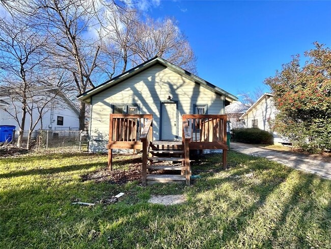 1112 W 3rd St in Taylor, TX - Building Photo - Building Photo