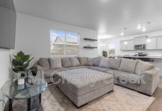 27543 E Byers Ave in Aurora, CO - Building Photo - Building Photo