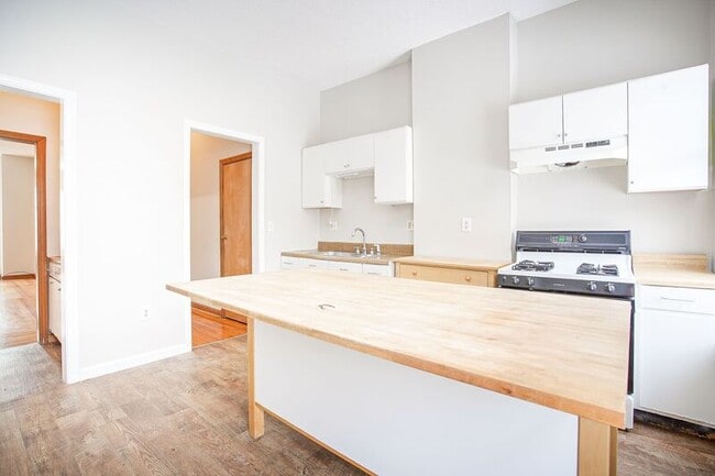 193 Beech St in Holyoke, MA - Building Photo - Building Photo