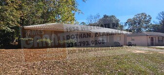 2404 Scott Rd in Dothan, AL - Building Photo