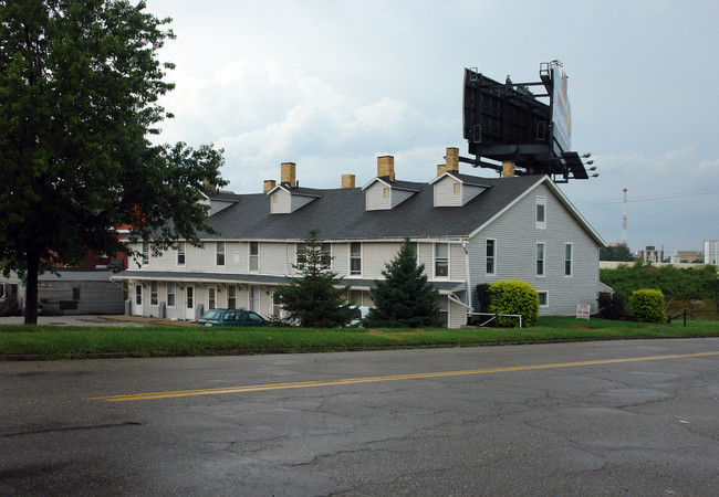 727 Camden Ave SW in Canton, OH - Building Photo - Building Photo