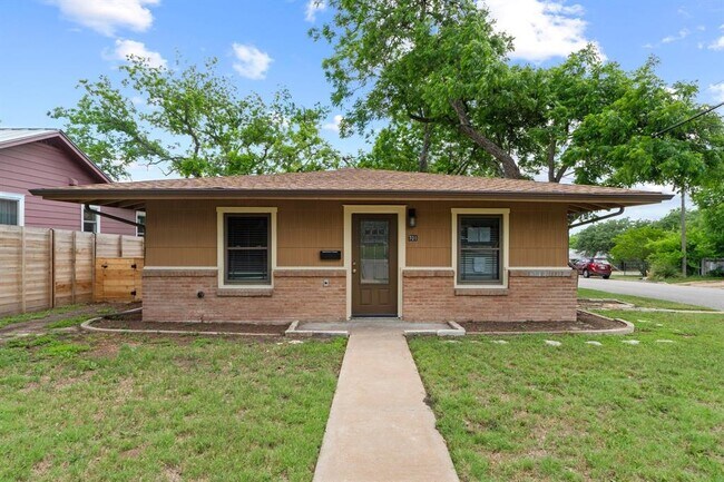 701 E 46th St in Austin, TX - Foto de edificio - Building Photo