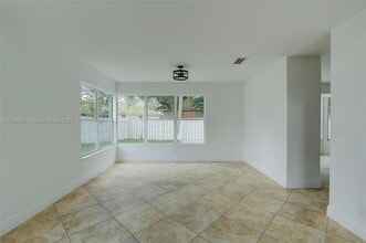 1127 SW 104th Way in Pembroke Pines, FL - Building Photo - Building Photo