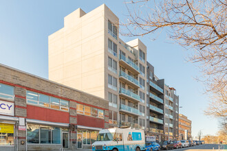 Le Tour in Jamaica, NY - Foto de edificio - Building Photo