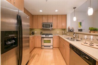 1511 Jefferson St, Unit 121 in Oakland, CA - Foto de edificio - Building Photo