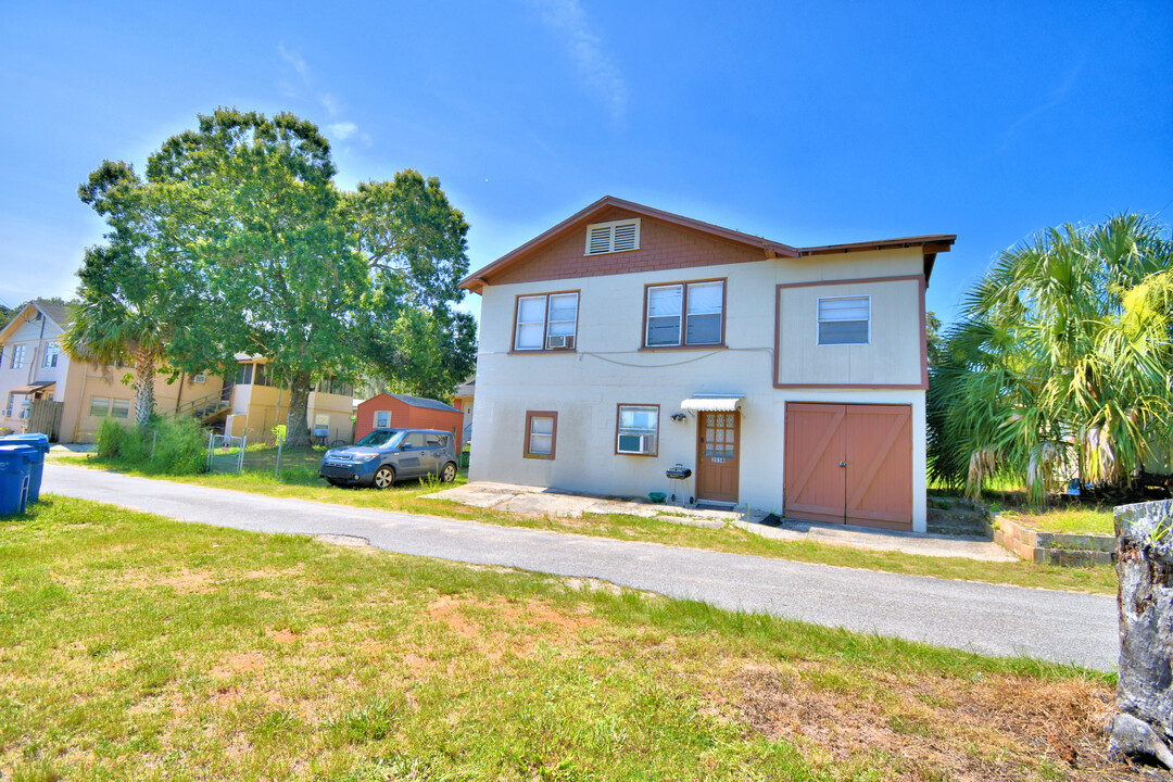 209 E 9th St in Frostproof, FL - Building Photo