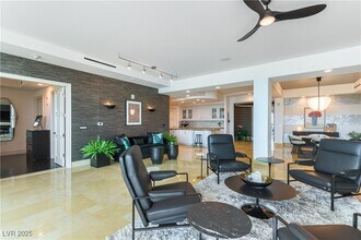 9101 Alta Dr in Las Vegas, NV - Foto de edificio - Building Photo