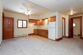 702 Carroll Ave in Ames, IA - Building Photo - Building Photo