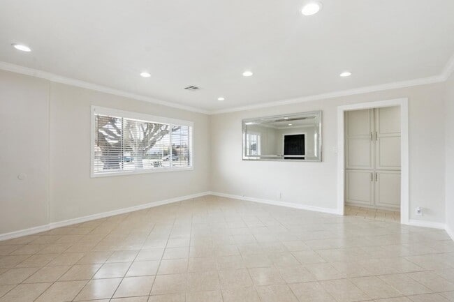property at 15023 Yukon Ave