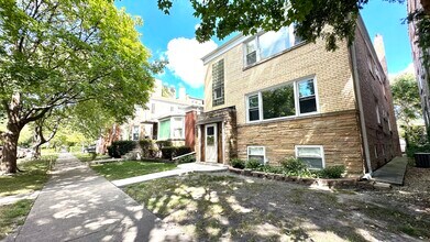 5715 N Spaulding Ave in Chicago, IL - Building Photo - Building Photo