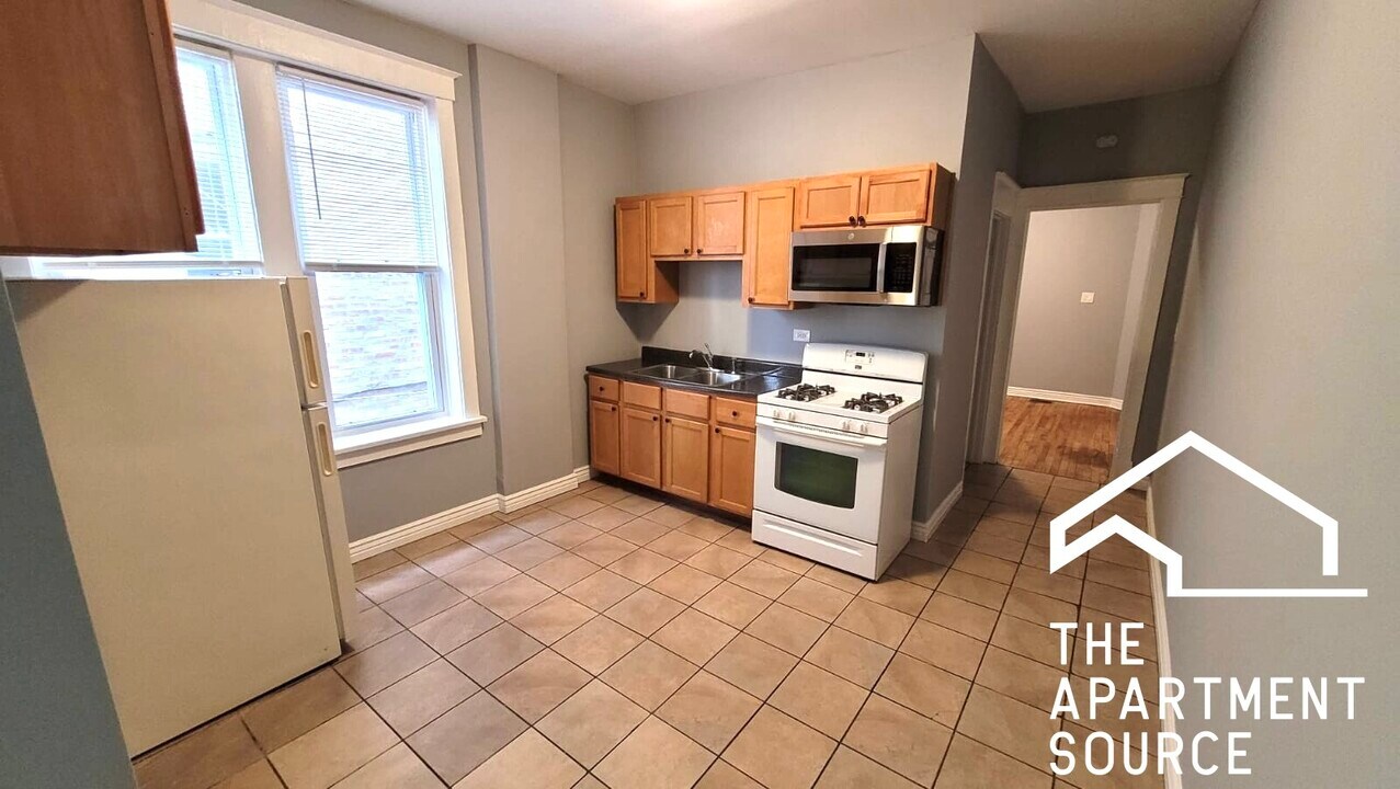 4056 W Hirsch St in Chicago, IL - Building Photo