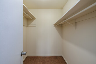 Christopher Crossing in Newport News, VA - Foto de edificio - Interior Photo